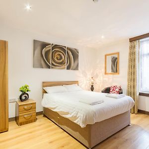Camera economica con letto king size
